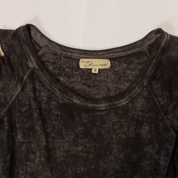 Women's size medium sweater with arm slits - Picture 3 of 6